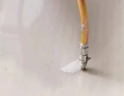 麒麟瓷砖空鼓维修公司专业解答在瓷砖铺贴过程中，如果使用的砂料过粗（如全部使用了粗砂），可能会导致以下问题
